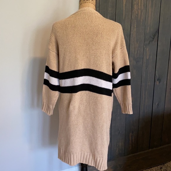 Cardigan - Picture 2 of 7